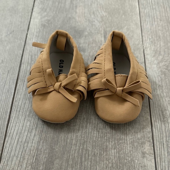 old navy tan moccasin booties baby girl 0-3 months never worn - Picture 4 of 15
